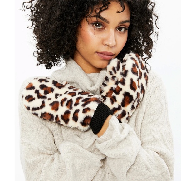 NWT MITTENS - ANIMAL PRINT FAUX FUR - Picture 1 of 3